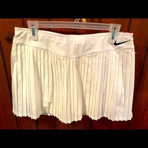 Nike White Pleated Tennis Skirt w/shorts Size Large